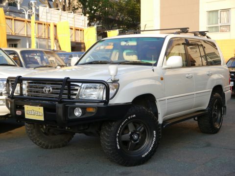 ランドクルーザー100　VX LTD 2インチリフトアップ